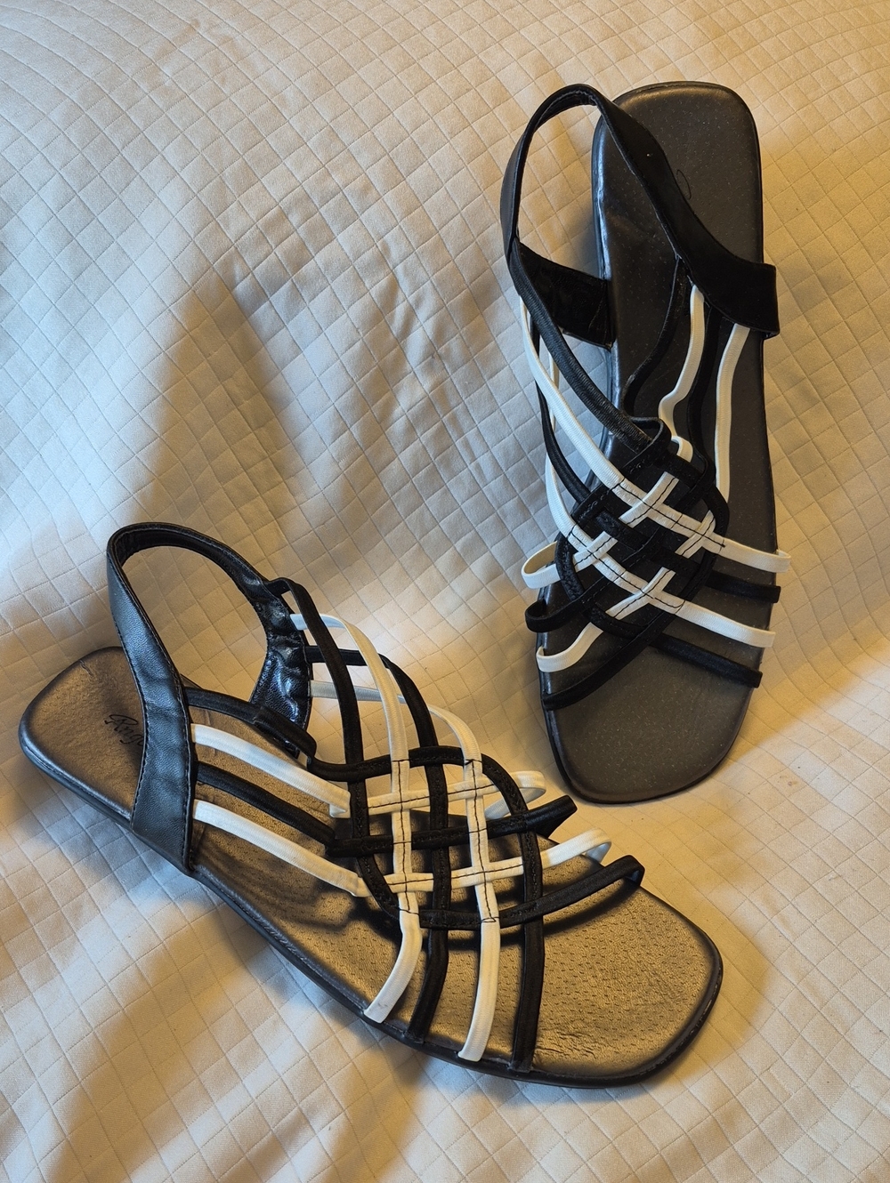 Angel Steps Women's 10 Black and White Slingback Sandals - New